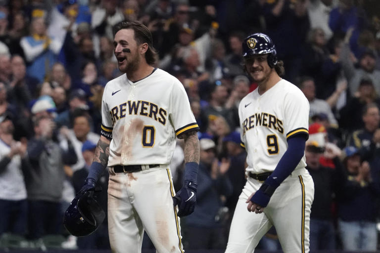 Con grand slam de Turang, Cerveceros blanquean 10-0 a Mets