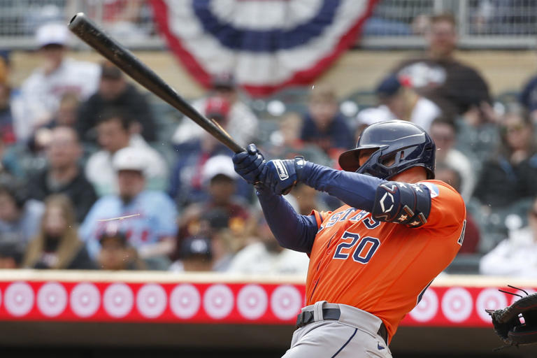 Impulsados por McCormick, Astros evitan barrida de Mellizos