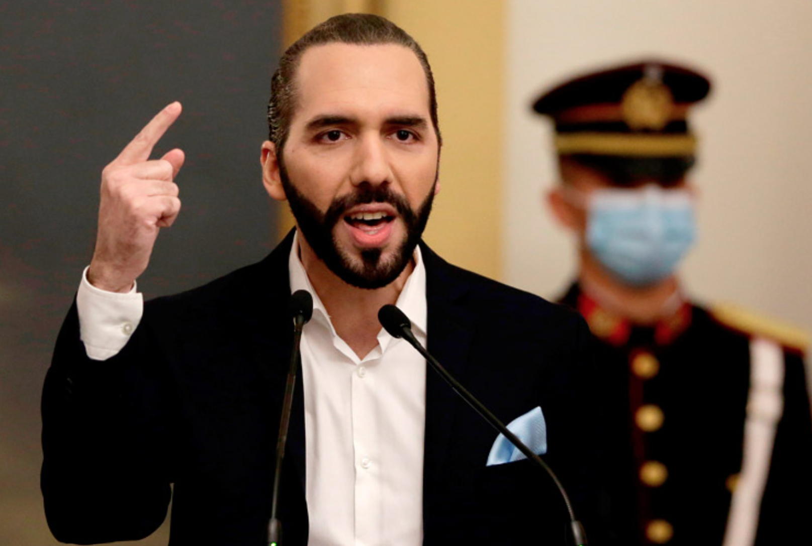 Nayib Bukele: "estalla contra pandilleros"