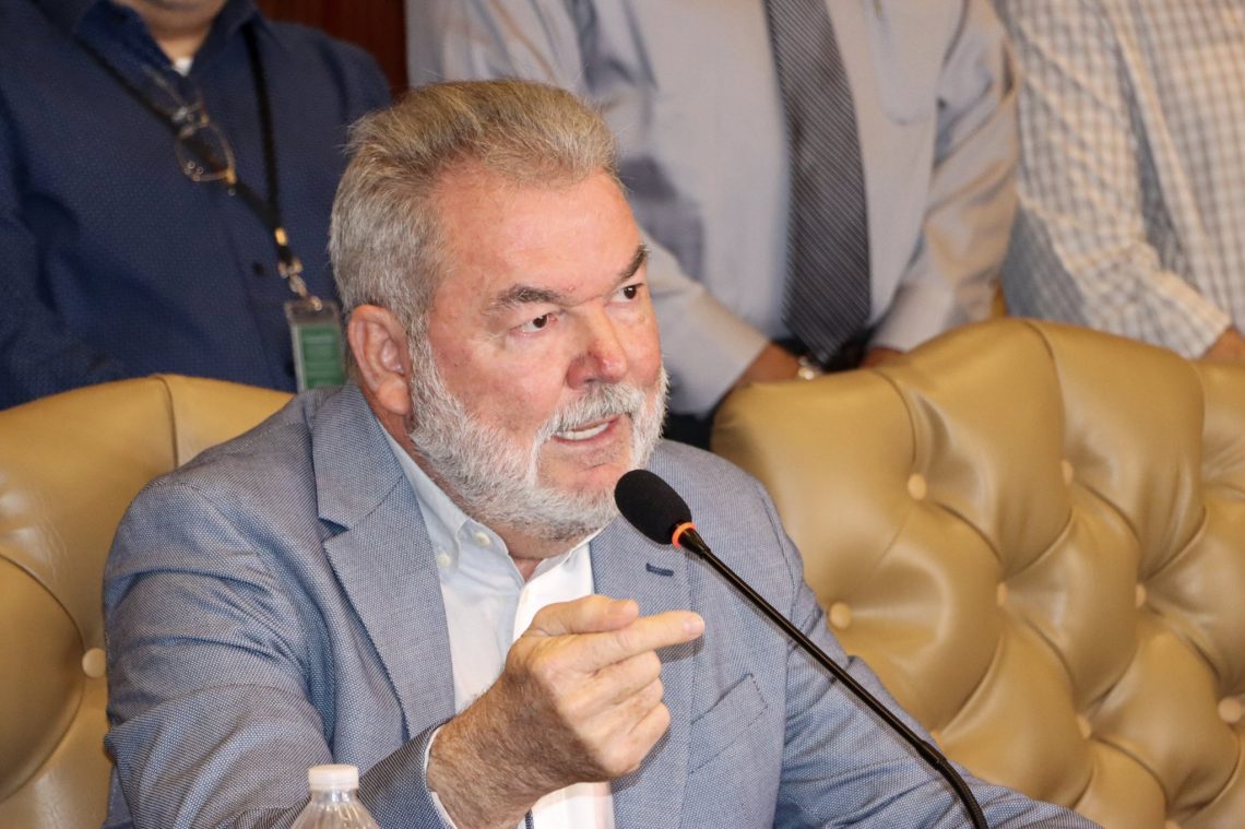 Roberto Contreras: "denuncia persecución, complot y' amenazas"