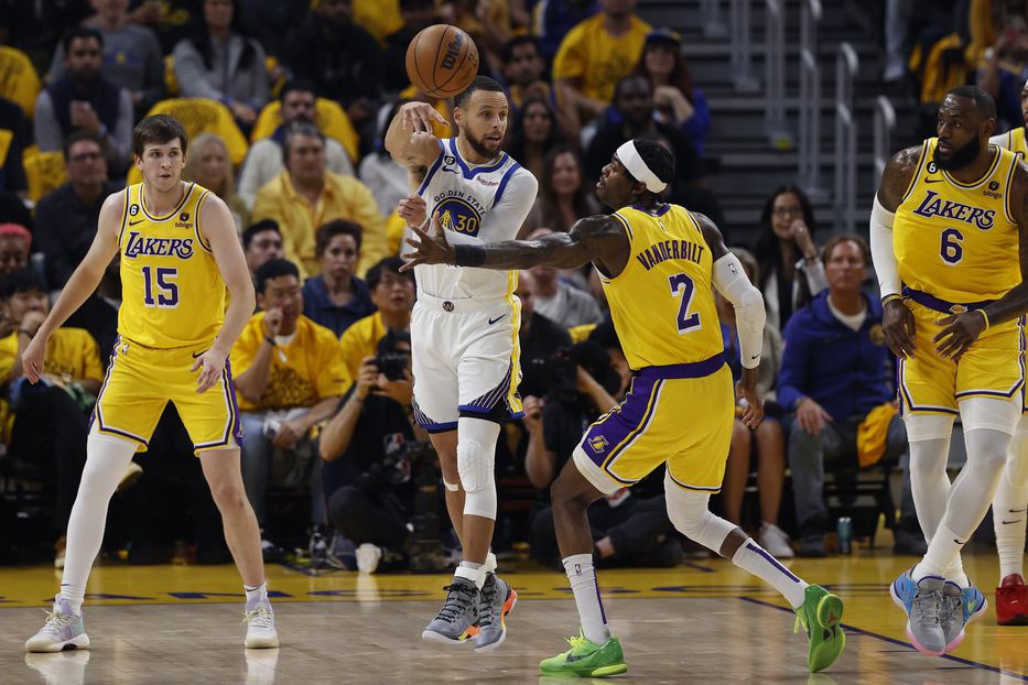 Warriors ganaron y estiraron su serie ante los Lakers