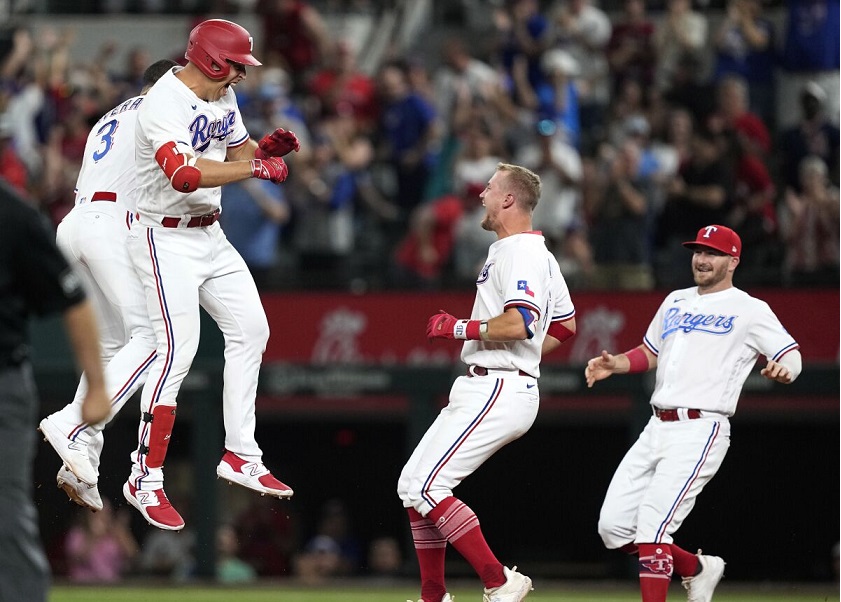 Con hit de Lowe, Rangers se llevan juego por 4-3 ante Cardenales