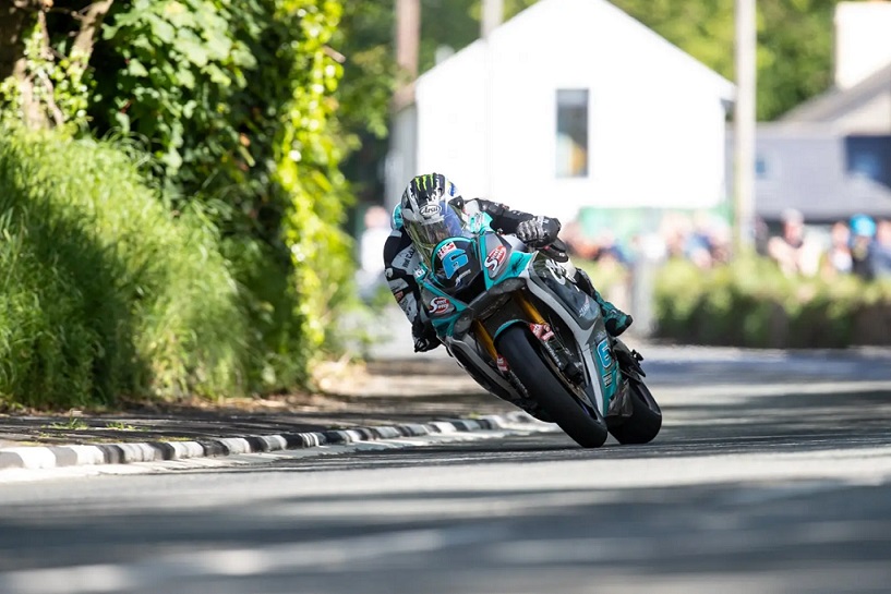 Michael Dunlop se aseguró la victoria en la carrera TT