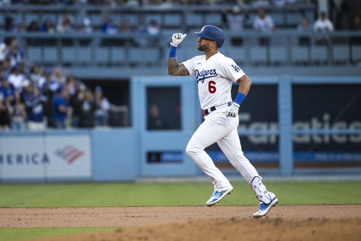 Smith y Peralta aportan jonrones a victoria de los Dodgers, 5-1 sobre Medias Blancas