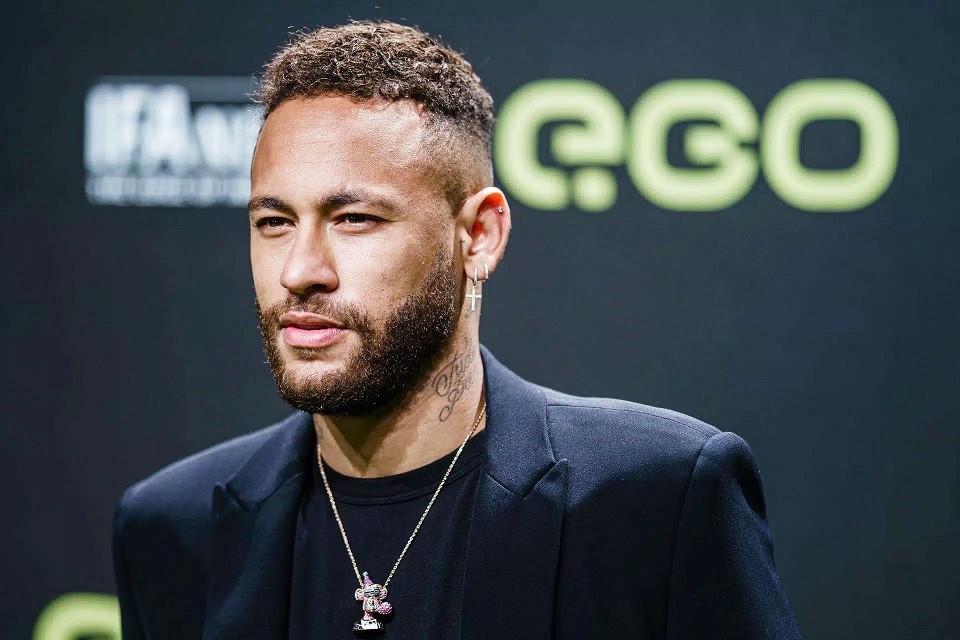 Multan a Neymar por violar leyes ambientales