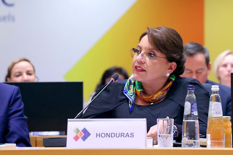 "Feroz campaña mediática" contra gobierno denuncia Presidenta Castro