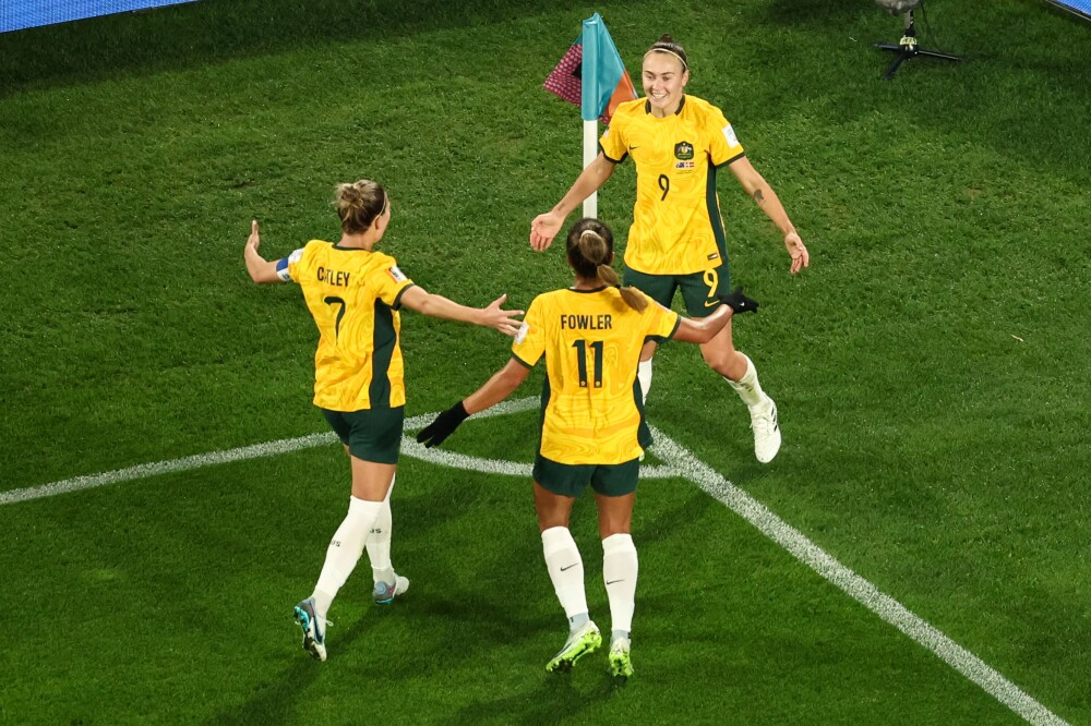 Mundial femenino: Australia venció a Dinamarca 2-0