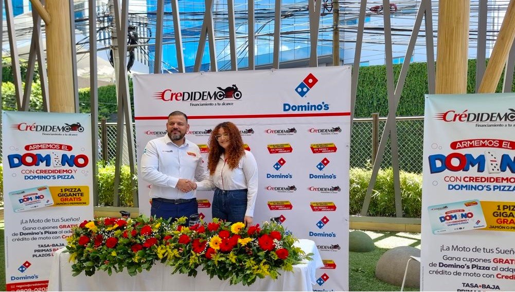 Armemos el domino con Credidemo y' Domino's Pizza