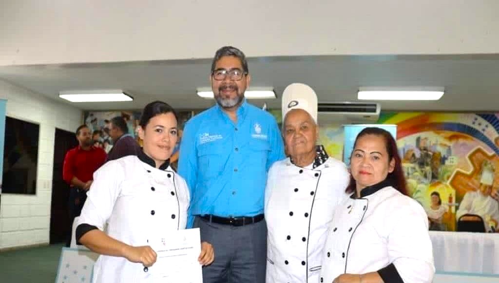 INFOP entrega certificados a participantes de Talleres Populares