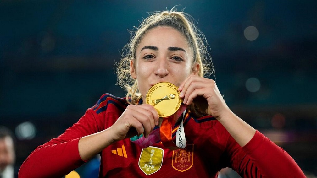 Murió padre de Olga Carmona, goleadora de España