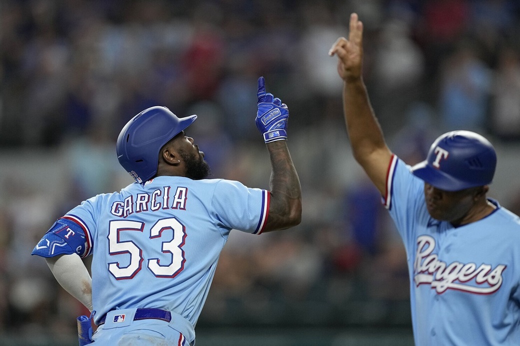 Rangers blanquean 6-0 a Marlins con cuatro cuadrangulares