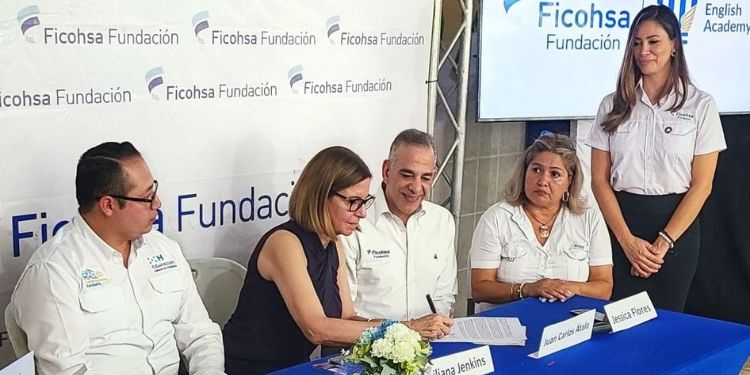 Fundación Ficohsa realiza alianza con la Academia de la Escuela Americana