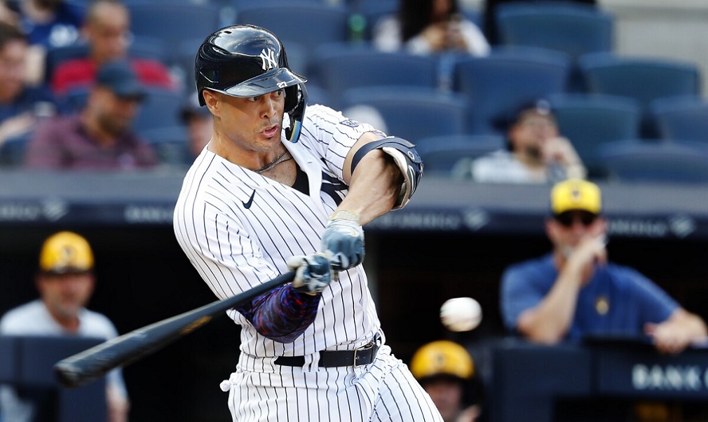 Yanquis remontan y vencen a Cerveceros 4-3