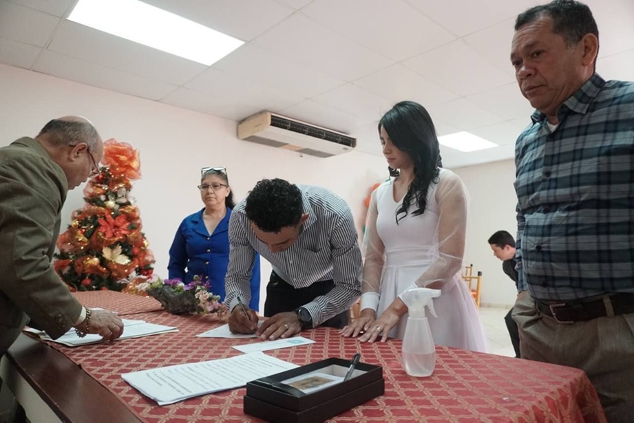 Alcalde realiza bodas gratis de Buen Corazón