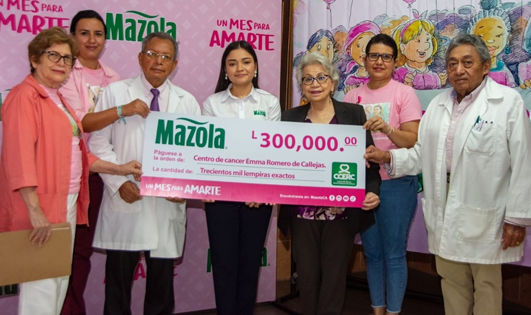 Mazola entrega donativo a la Fundación Emma Romero de Callejas