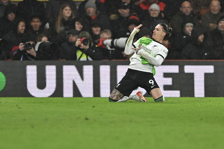 Darwin Núñez marcó un doblete para Liverpool