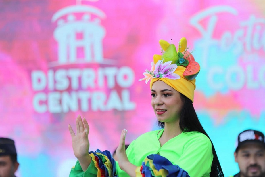 La Capital recibe el verano con el Festival del Color