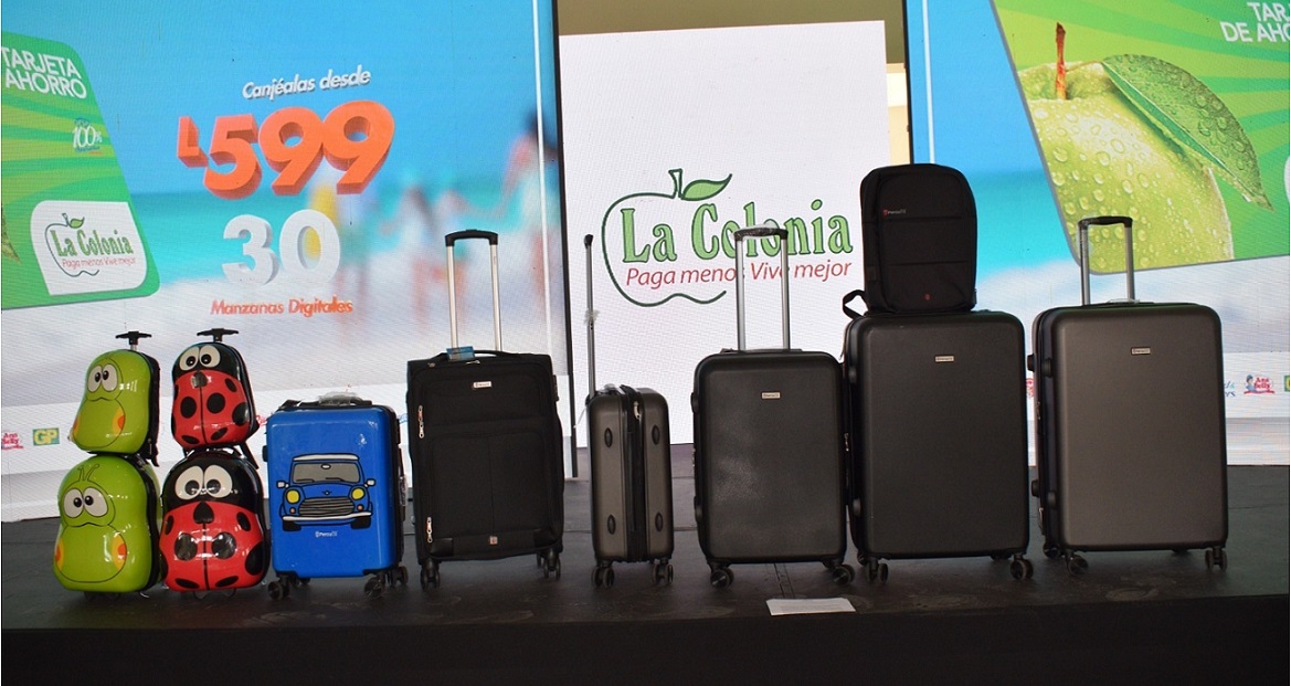 Cuando viajes, hazlo con estilo, viaja con Percutti, la exclusiva colección de maletas que te trae Supermercados La Colonia