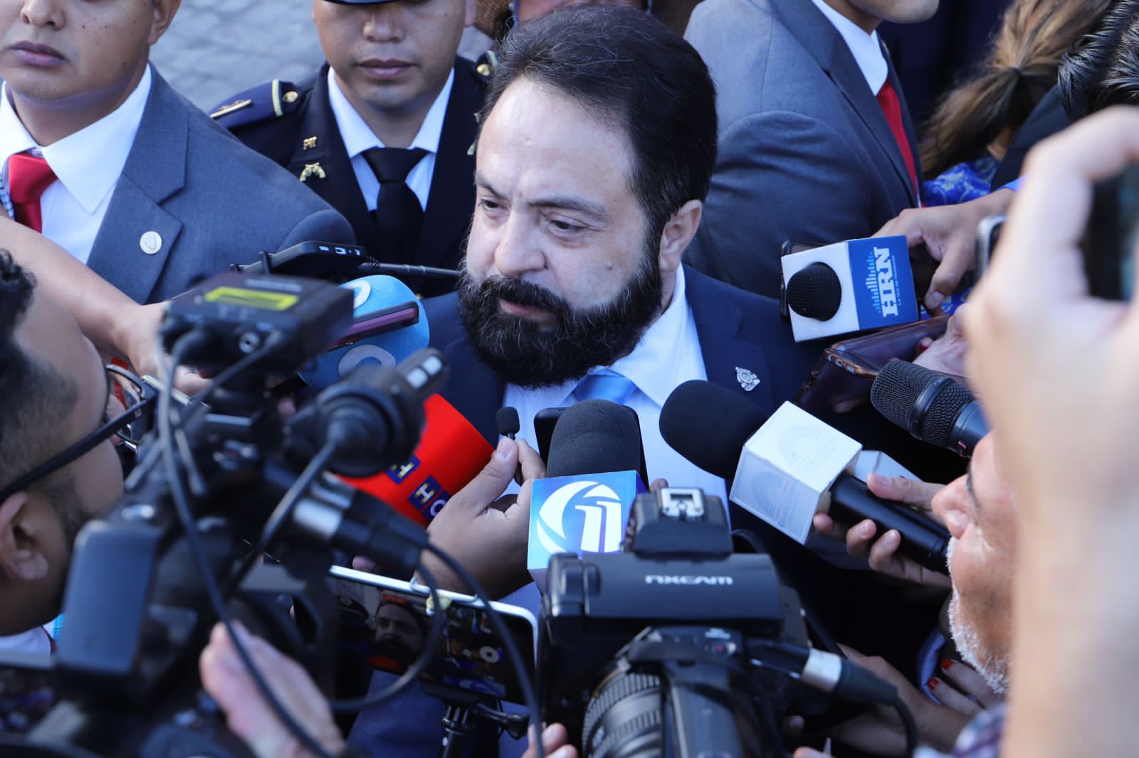 Luis Redondo bloquea tramite de renuncia de Salvador Nasralla