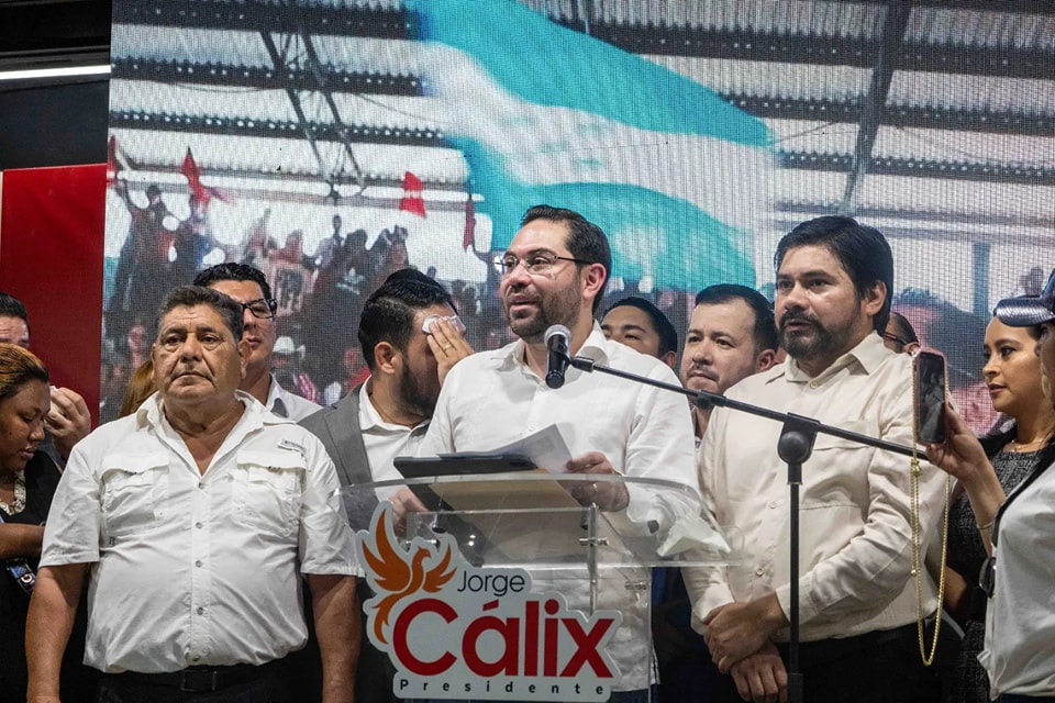 Cálix denuncia obstáculos de LIBRE y exige apertura de cuenta bancaria