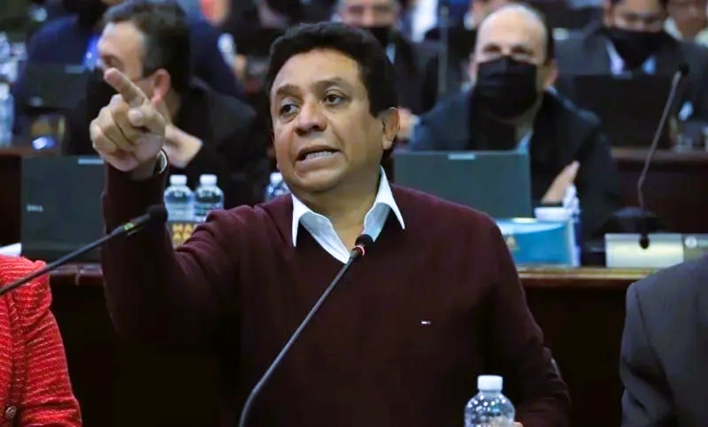 Diputado de LIBRE denuncia nepotismo