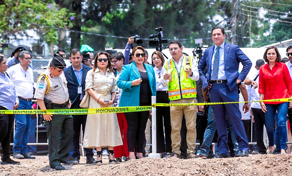 Presidenta Castro inspecciona búnker oncológico en Hospital San Felipe