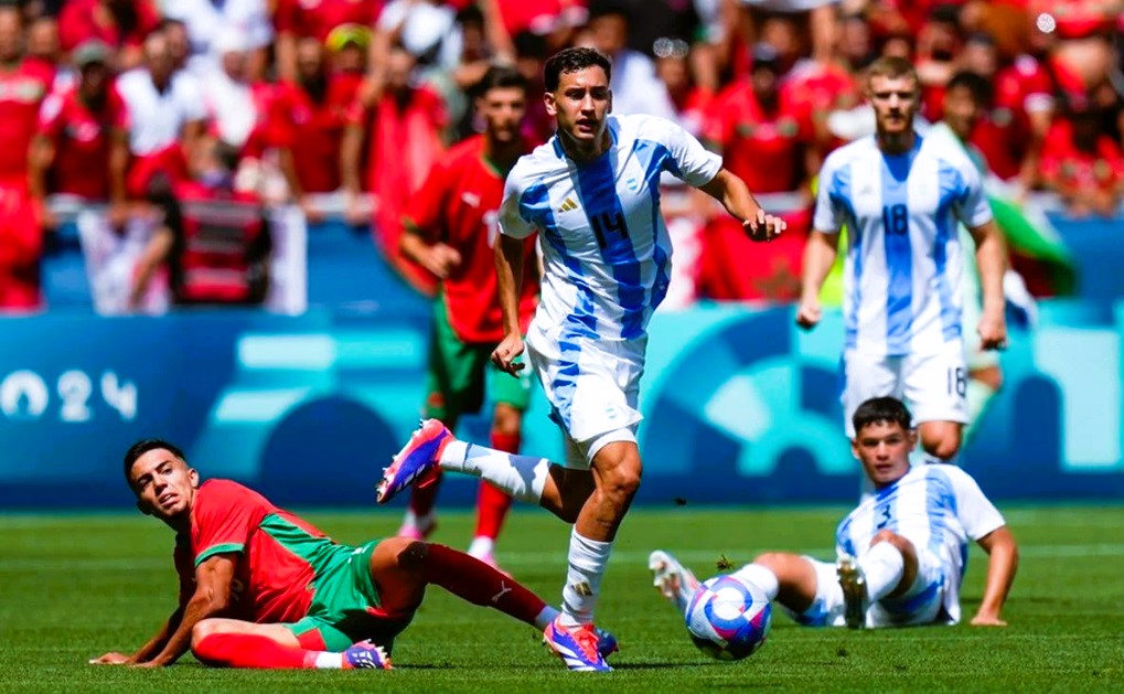 Argentina sufre derrota surrealista en su debut Olímpico