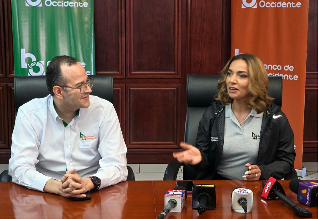 Dora Raudales Handal conquista Monte Everest junto a Banco Occidente