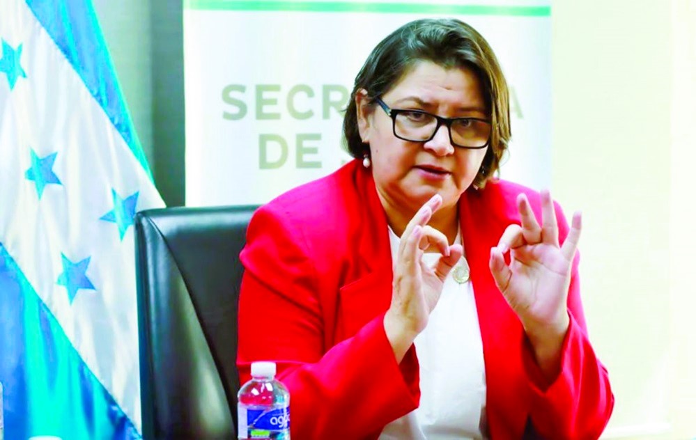Ministra responde a protestas de pacientes renales