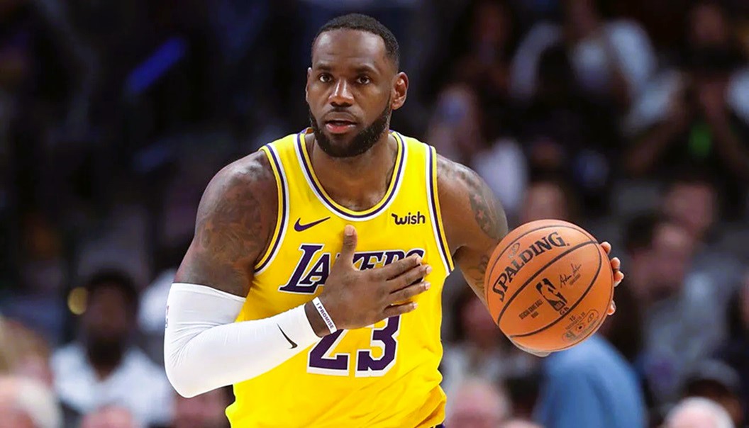LeBron James renueva con los Lakers: $104 Millones