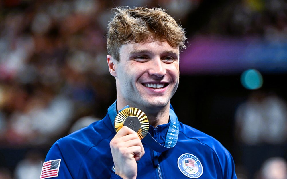 Bobby Finke rompe récord mundial en 1,500m libre en París
