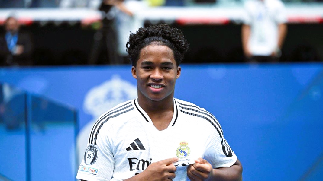 Mbappé debuta, Endrick brilla
