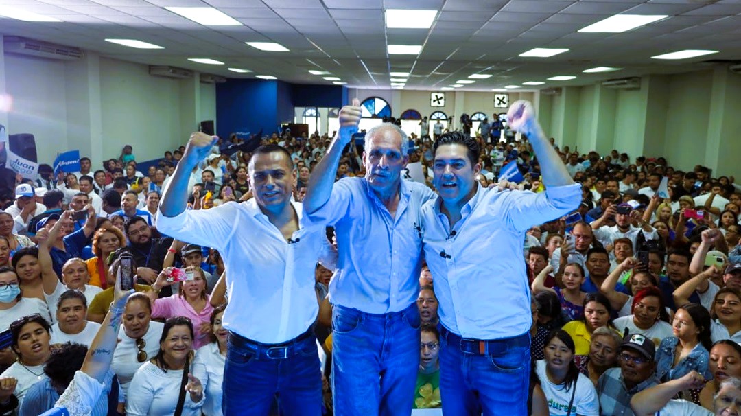Ramón Romero refuerza movimiento de Tito Asfura