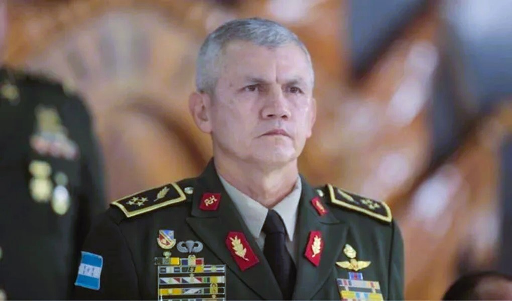 Jefe de las FF.AA. Defiende su postura: 'Macho que respinga…