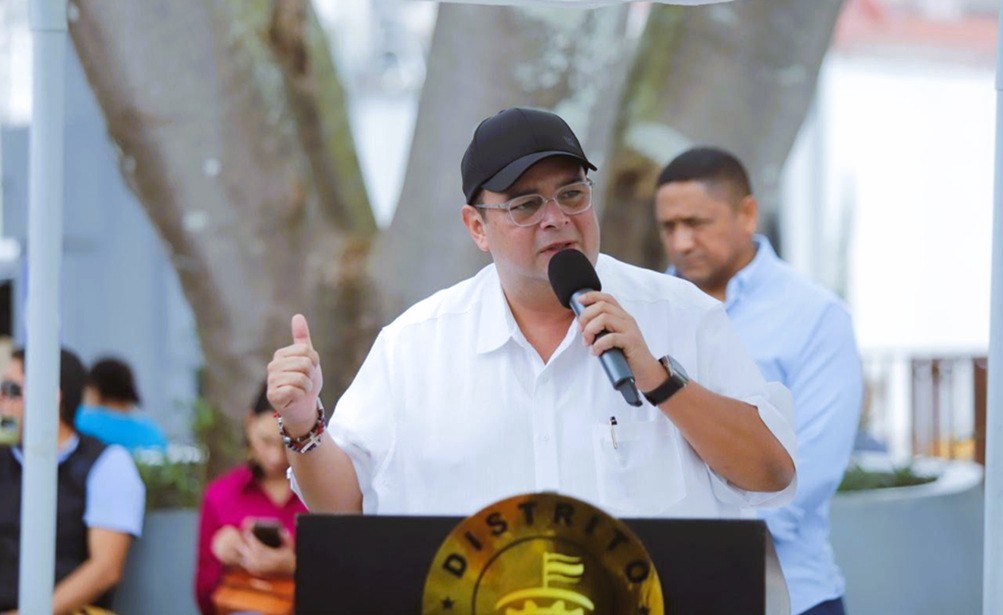 Alcalde Aldana gestiona recursos para comerciantes de Las Américas