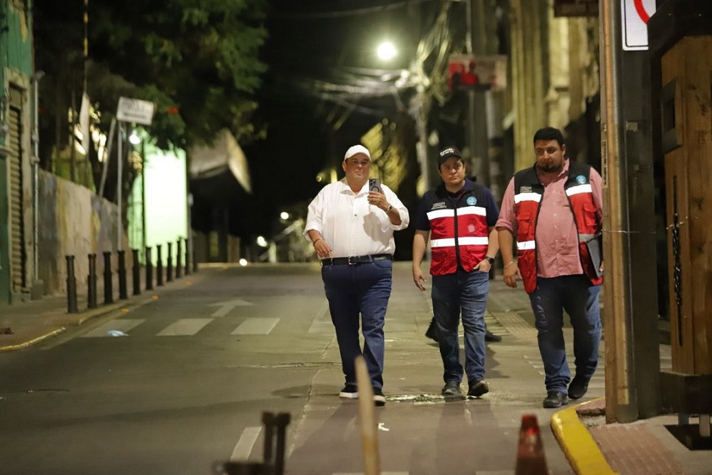 Alcalde Aldana inspecciona obras de rehabilitación en la Avenida Cristóbal Colón del Centro Histórico