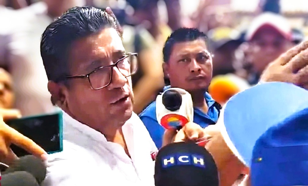 Quintín Soriano arremete contra 'Rixi Moncada y Mel Zelaya'