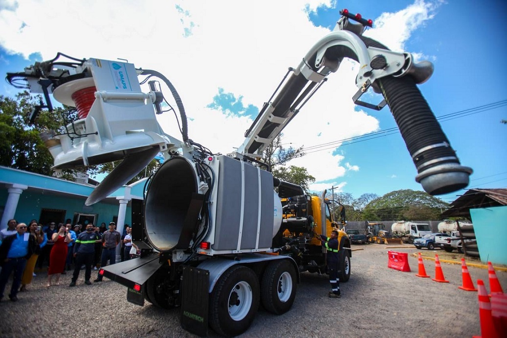AMDC adquiere camión de hidrosucción para mejorar alcantarillado
