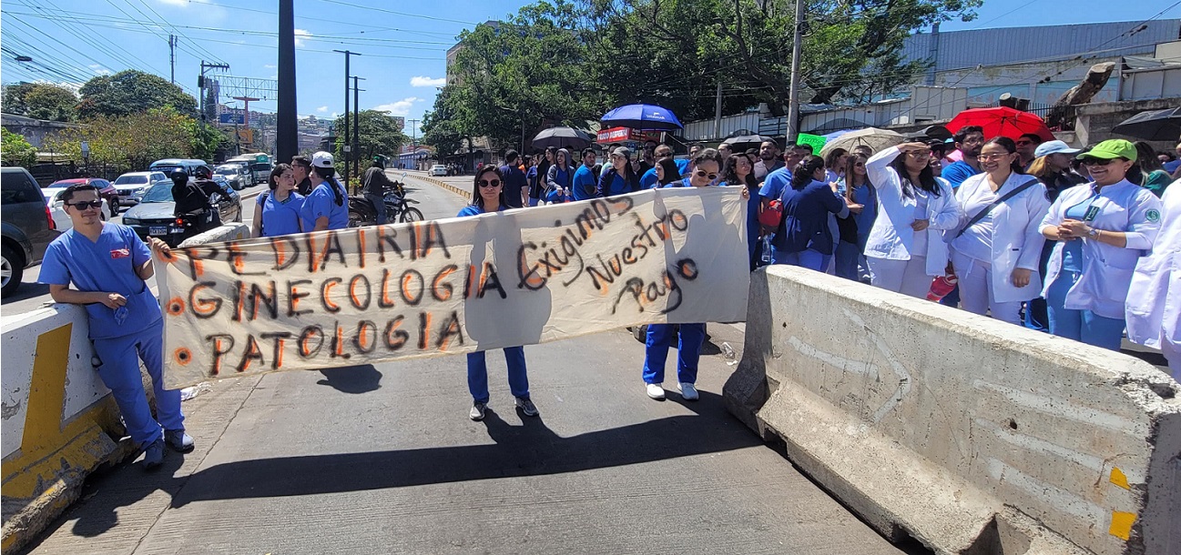 Por cuarto día consecutivo protestan médicos del Hospital Escuela