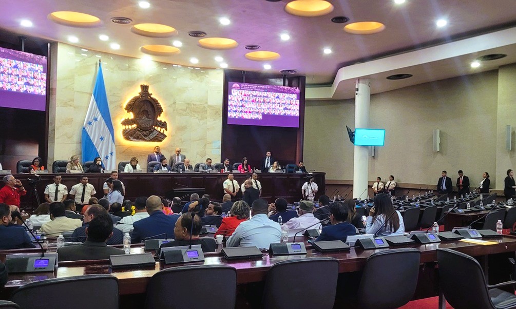 Oposición acusa uso político de préstamos CAF en presupuesto electoral