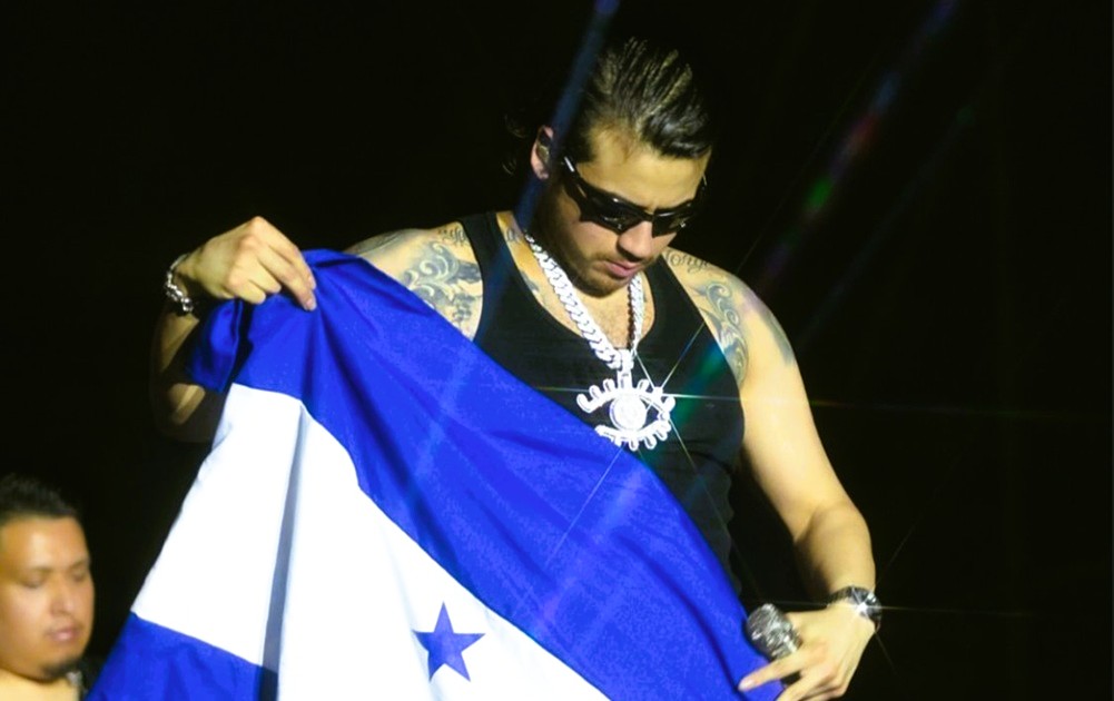 Fuerza Regida conquista Honduras con lleno total en 'El Chochi Sosa'