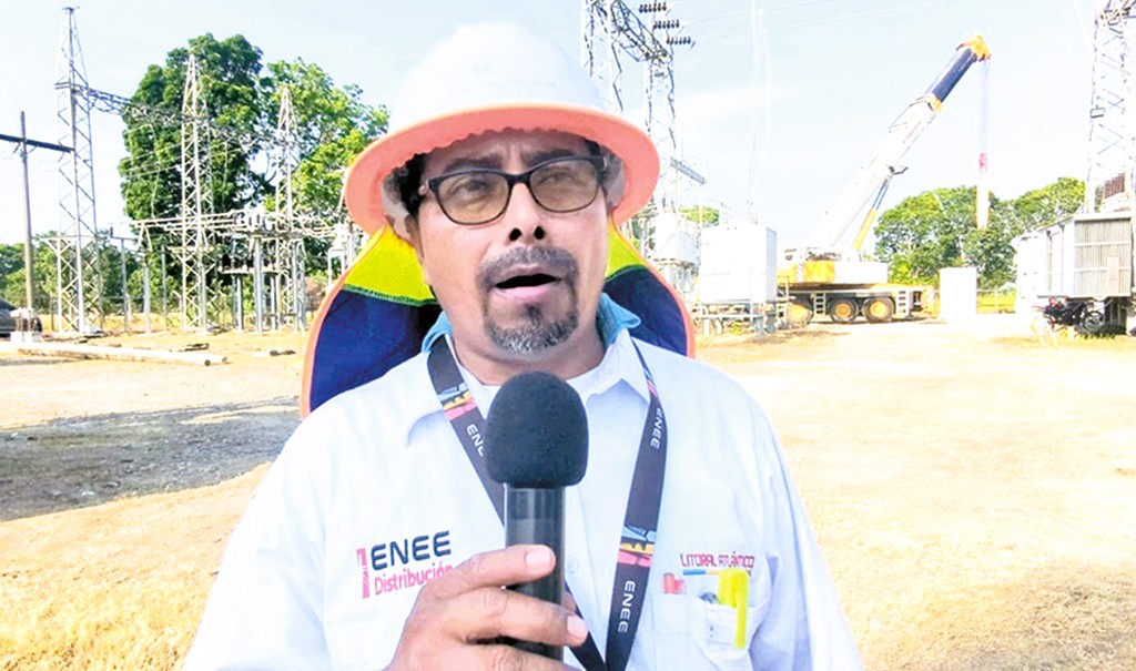 Gerardo Lemus, gerente de la ENEE en Tela, explicó que el equipo hará frente a la alta demanda de energía.