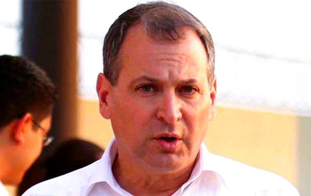 Luis Larach exige sacar la política del IHSS