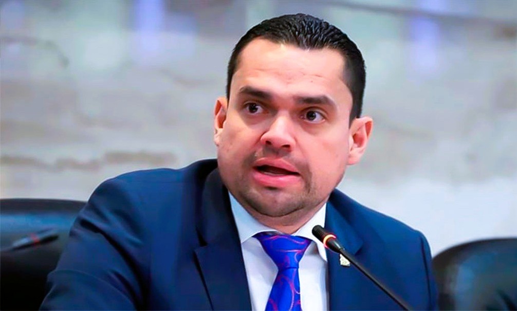 Tomas Zambrano denuncia intento clandestino de aprobar Ley Tributaria