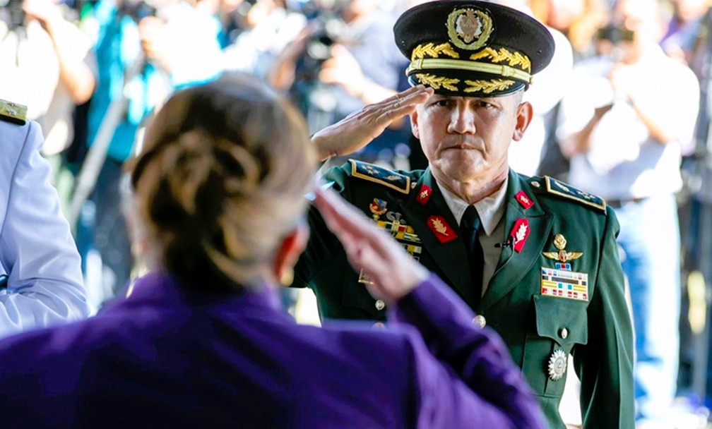 Roosevelt enciende alarmas: FFAA no son brazo político, advierte sociedad civil