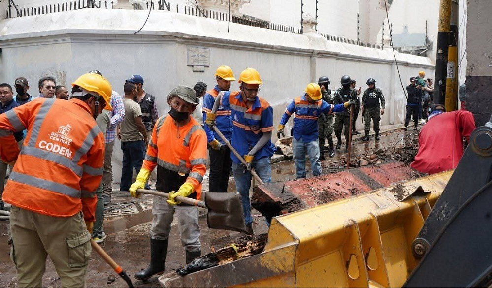 Cierran avenida Cervantes por remoción de escombros