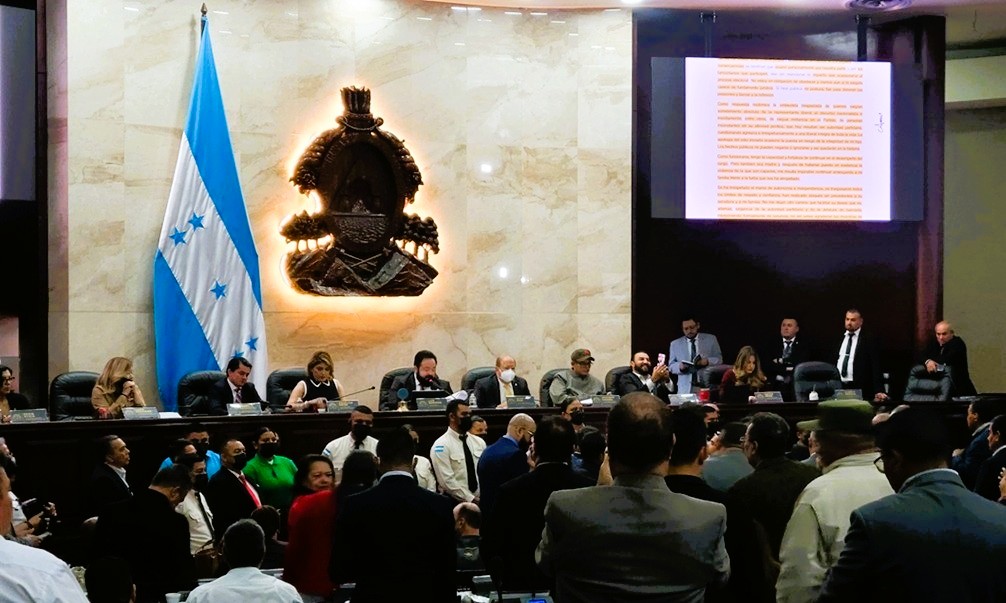 Luis Redondo rechaza renuncia de Ana Paola Hall