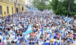 Nacionalistas marchan en defensa de la democracia y la libertad en Honduras