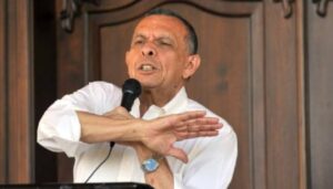 Porfirio Lobo: “30 mil colectivos no detendrán la fuerza de la democracia”