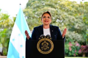 Xiomara Castro afirma que “las bodegas están llenas de medicinas”